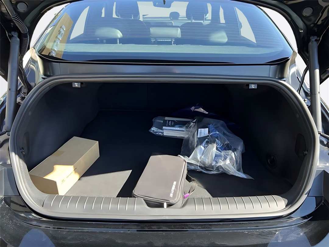 2025 Hyundai Ioniq 6 SEL - Image 9