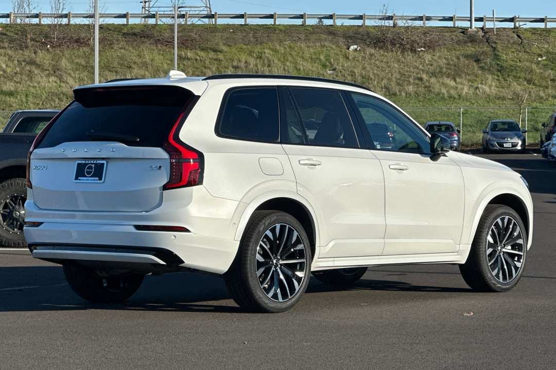 2026 Volvo Xc90 B6 Ultra - Image 3