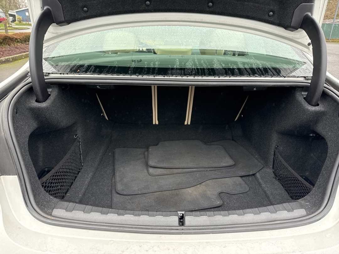 2022 BMW 3 Series 330i xDrive - Image 23