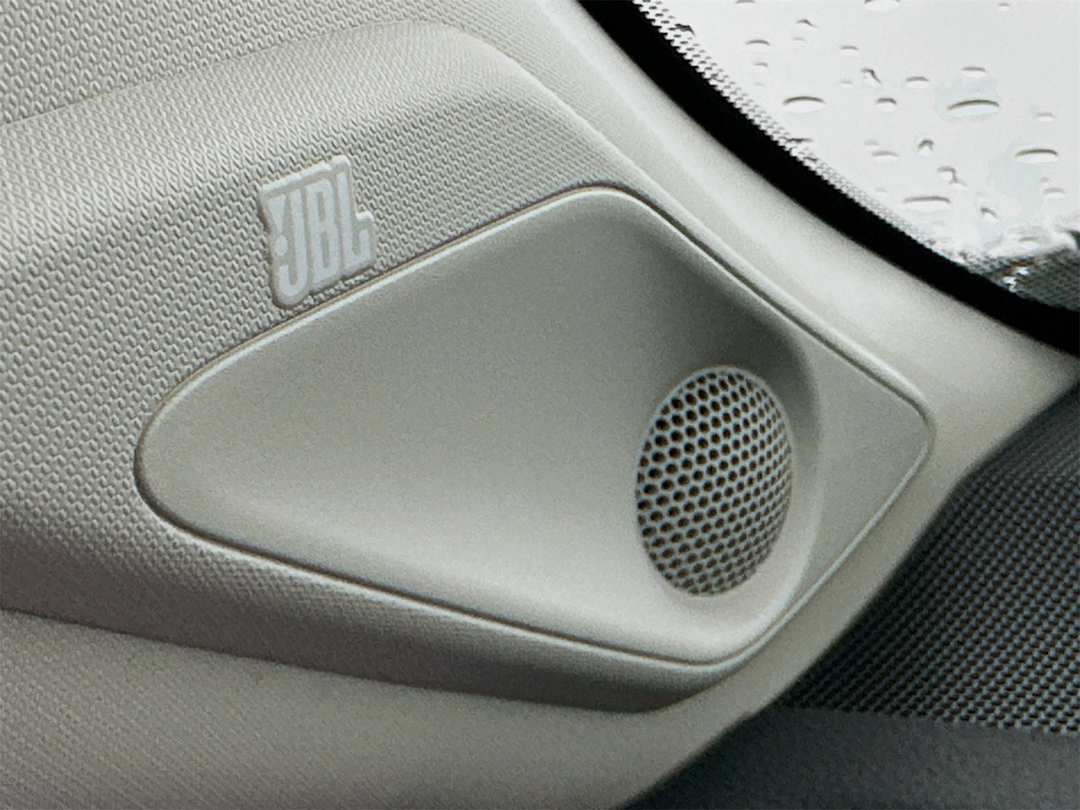 2025 Toyota Rav4 XLE Premium - Image 19