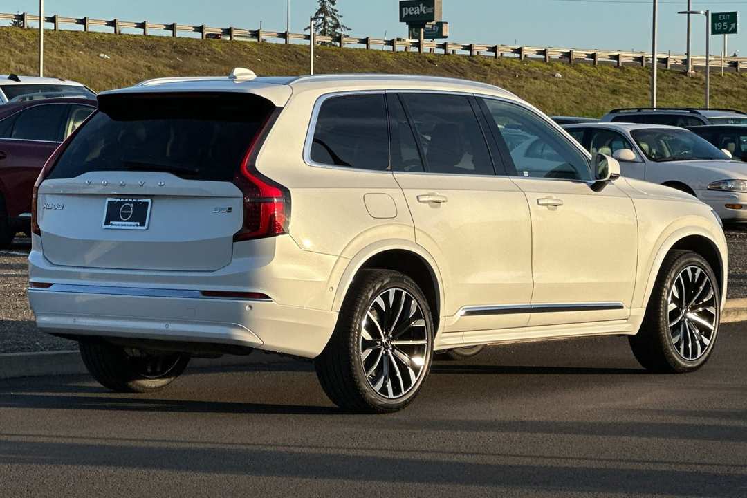 2026 Volvo Xc90 B5 Plus - Image 3