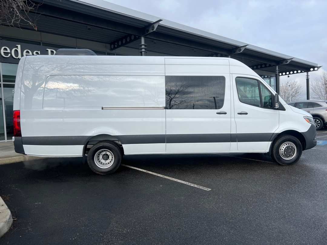 2024 Mercedes-Benz Sprinter 3500 Cargo 170 WB - Image 9
