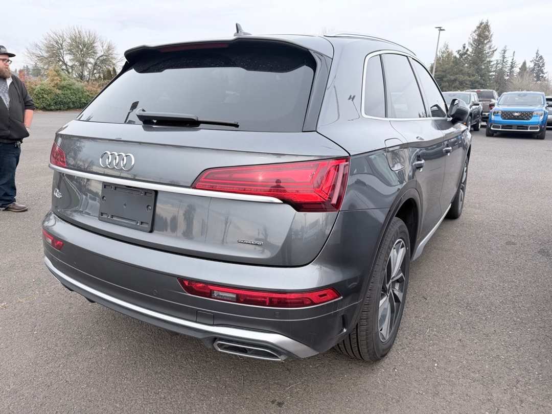 2022 Audi Q5 45 S line Premium - Image 5