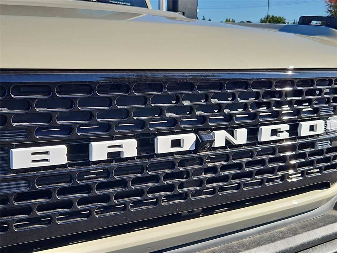 2025 Ford Bronco Outer Banks - Image 29
