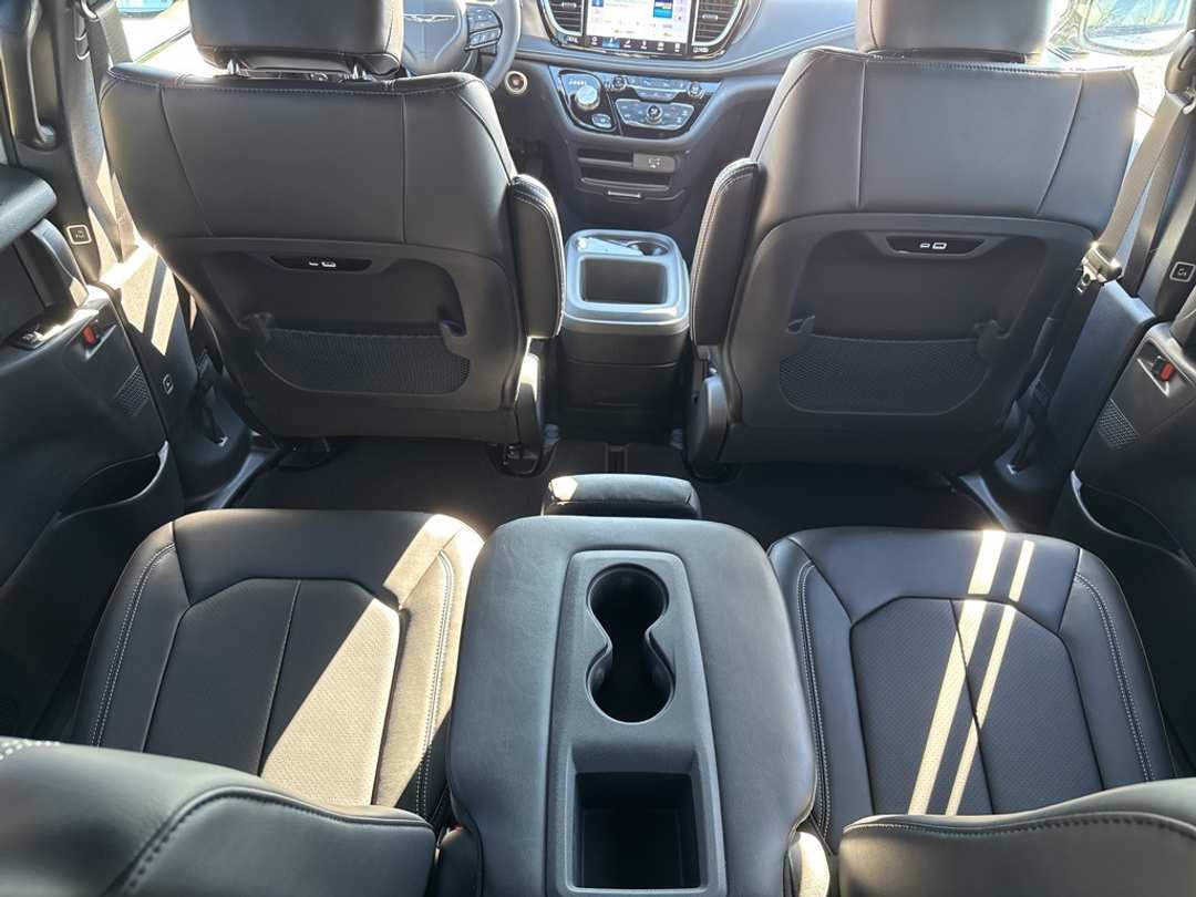 2026 Chrysler Pacifica Select - Image 26