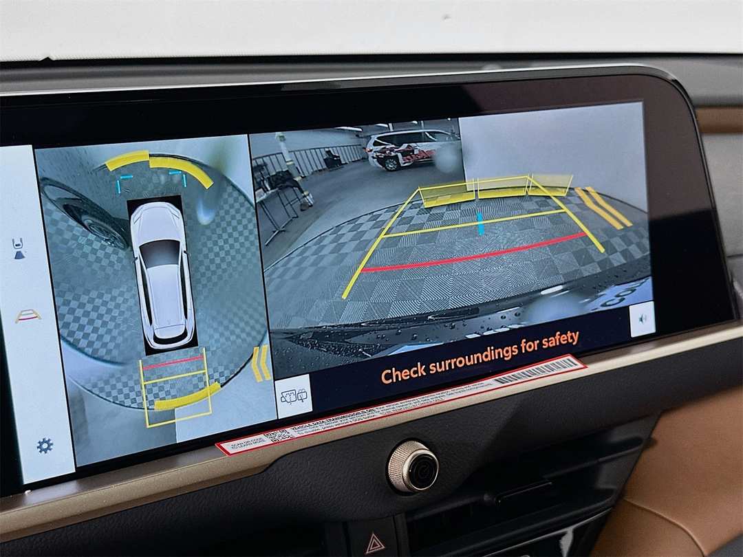 2025 Toyota Crown Signia Limited - Image 14