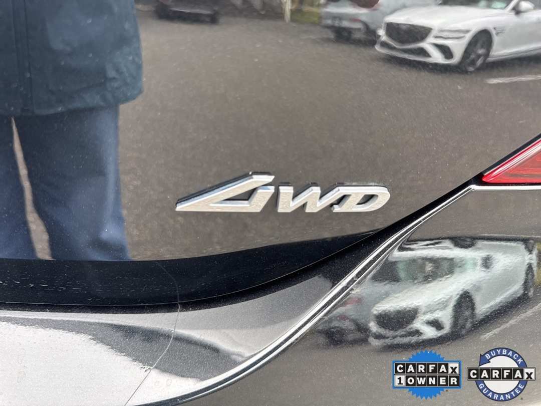 2023 Genesis G70 2.0T - Image 11