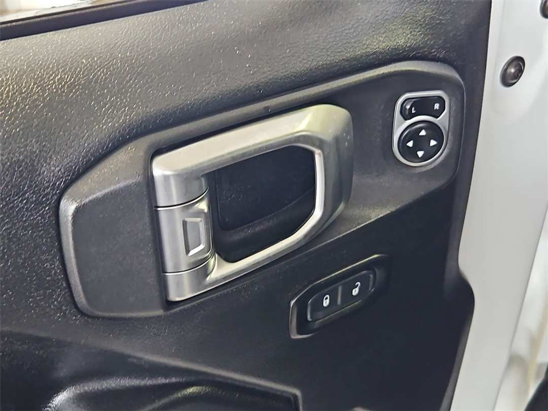 2020 Jeep Wrangler Rubicon - Image 11