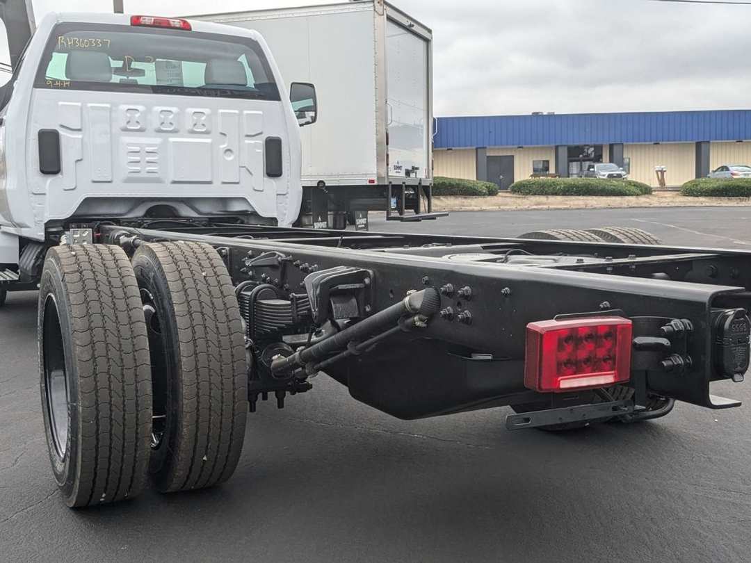 2024 Chevrolet Silverado 4500Hd Work - Image 29