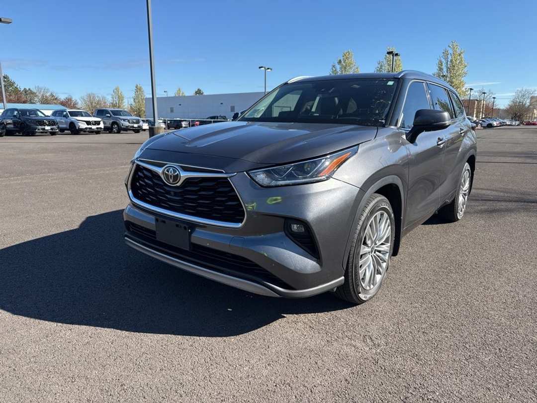 2022 Toyota Highlander Platinum - Image 3
