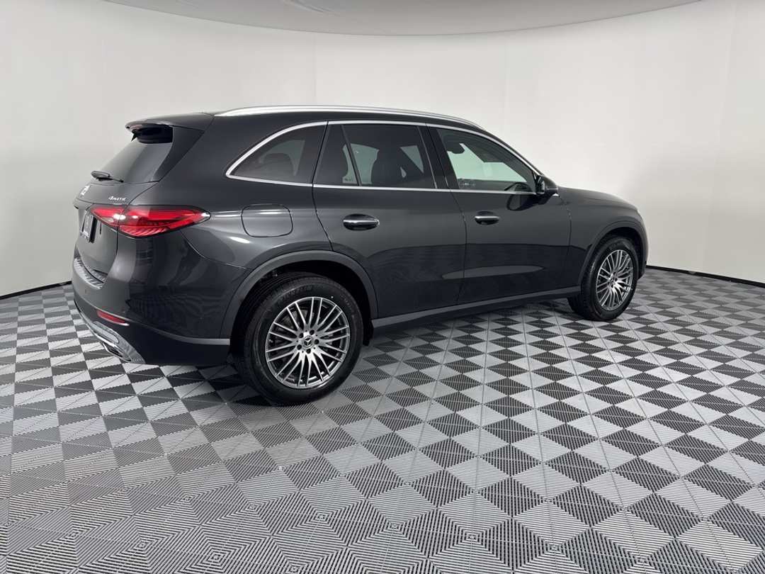 2026 Mercedes-Benz GLC GLC 300 - Image 7