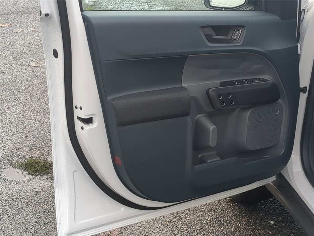 2026 Ford Maverick XL - Image 9