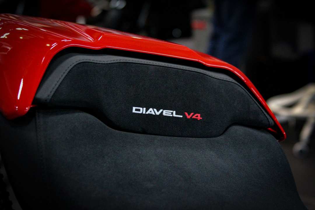 2025 Ducati Diavel V4 - Image 9