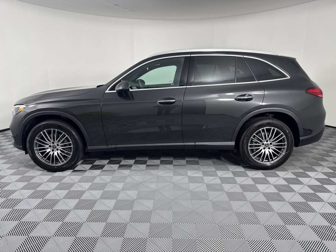2026 Mercedes-Benz GLC GLC 300 - Image 11