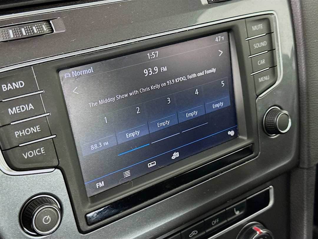 2017 Volkswagen Golf Alltrack TSI S - Image 15