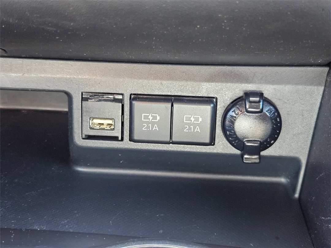 2020 Toyota Highlander XLE - Image 24