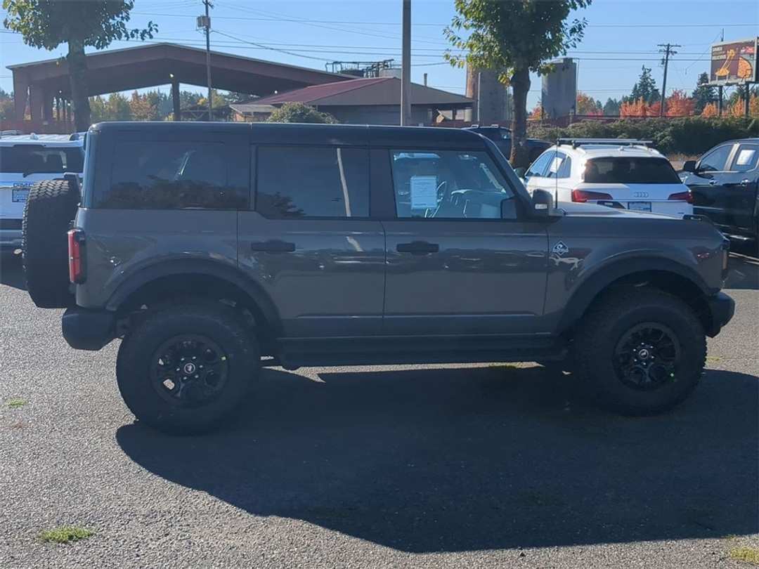 2025 Ford Bronco Outer Banks - Image 6
