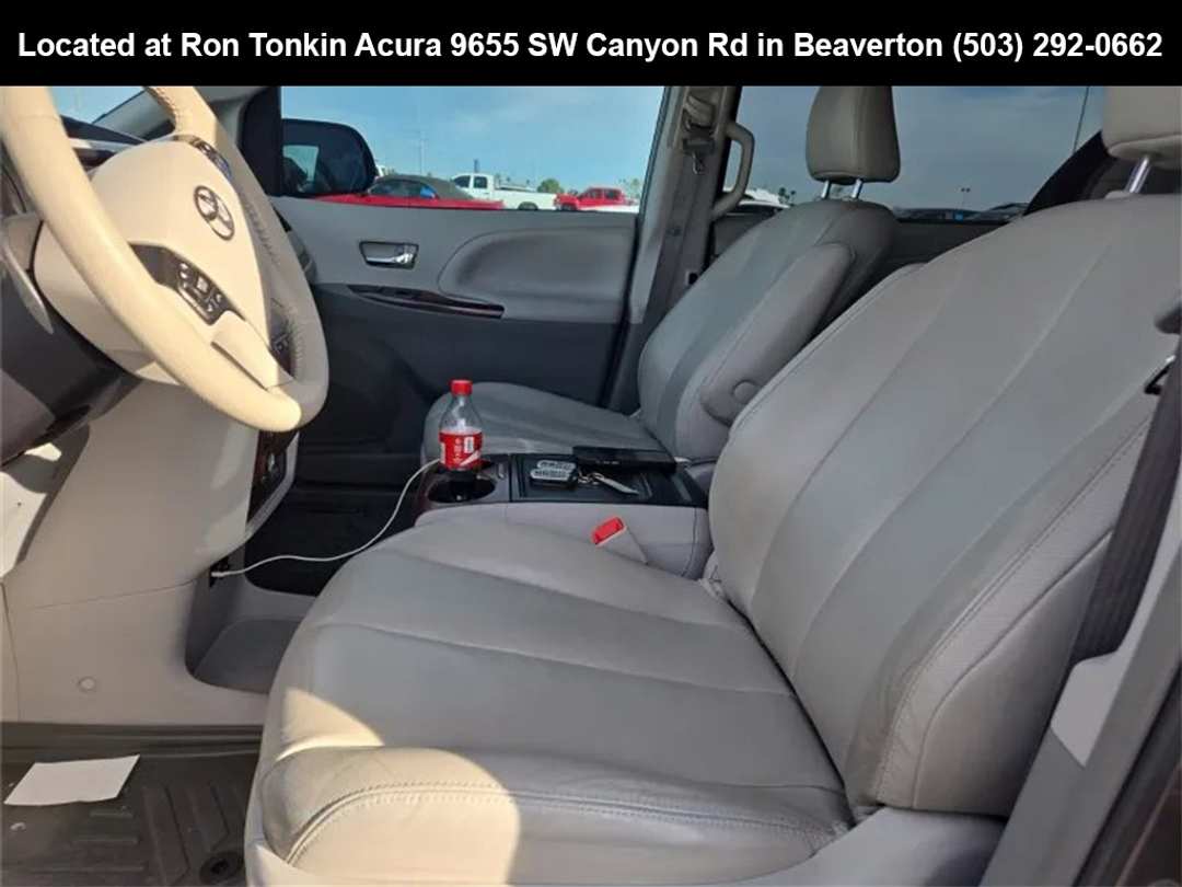 2014 Toyota Sienna XLE - Image 7