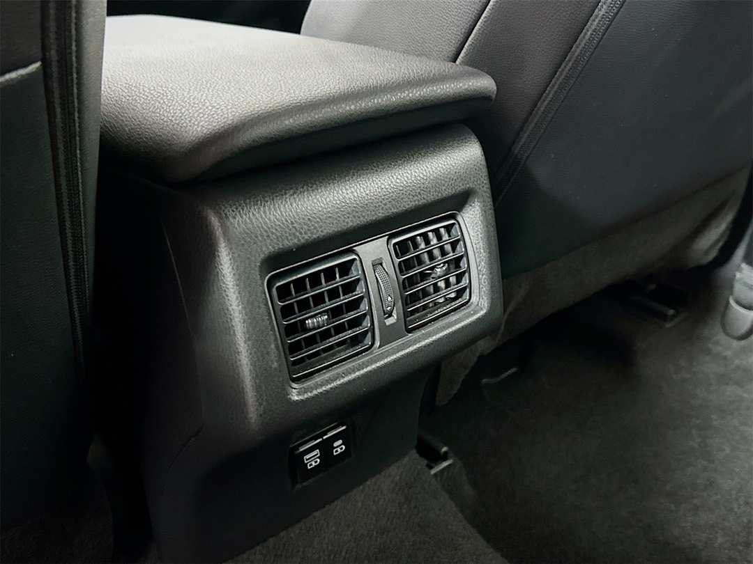 2025 Toyota Camry SE - Image 24