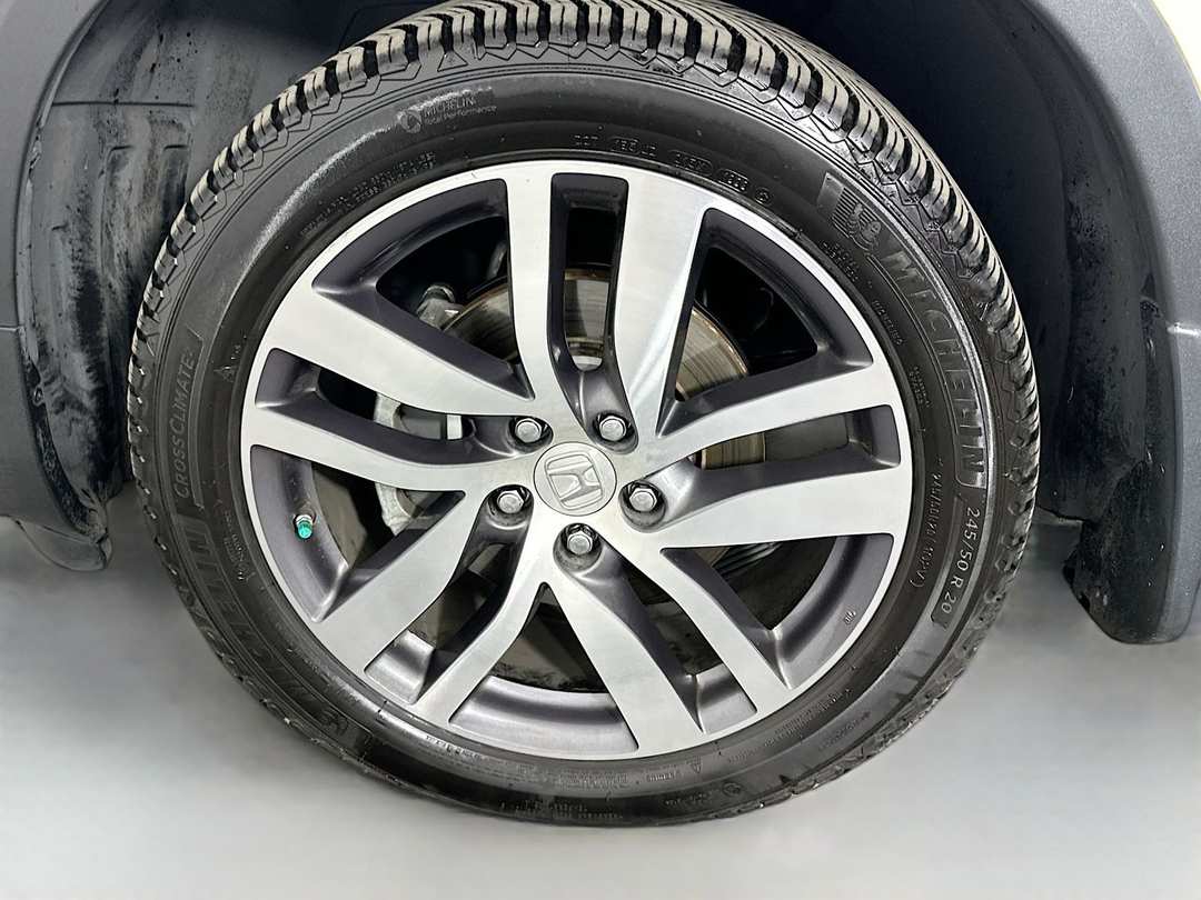 2017 Honda Pilot Touring - Image 35