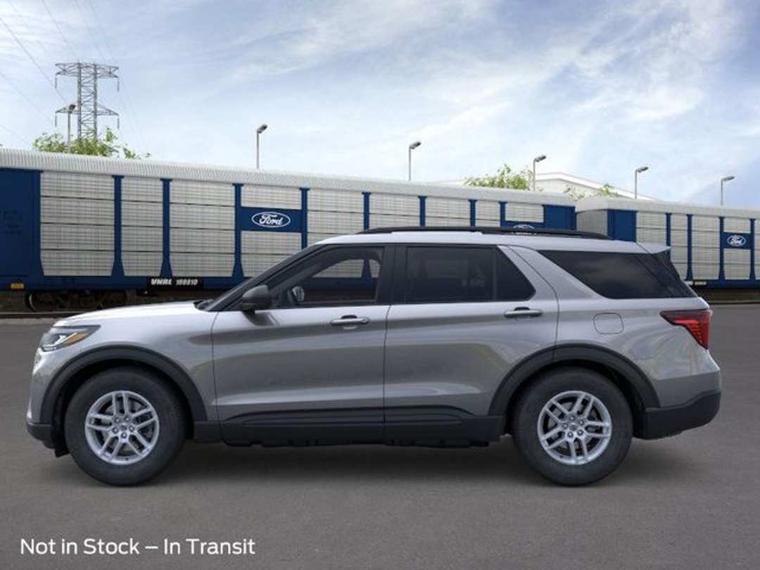 2026 Ford Explorer Active - Image 3