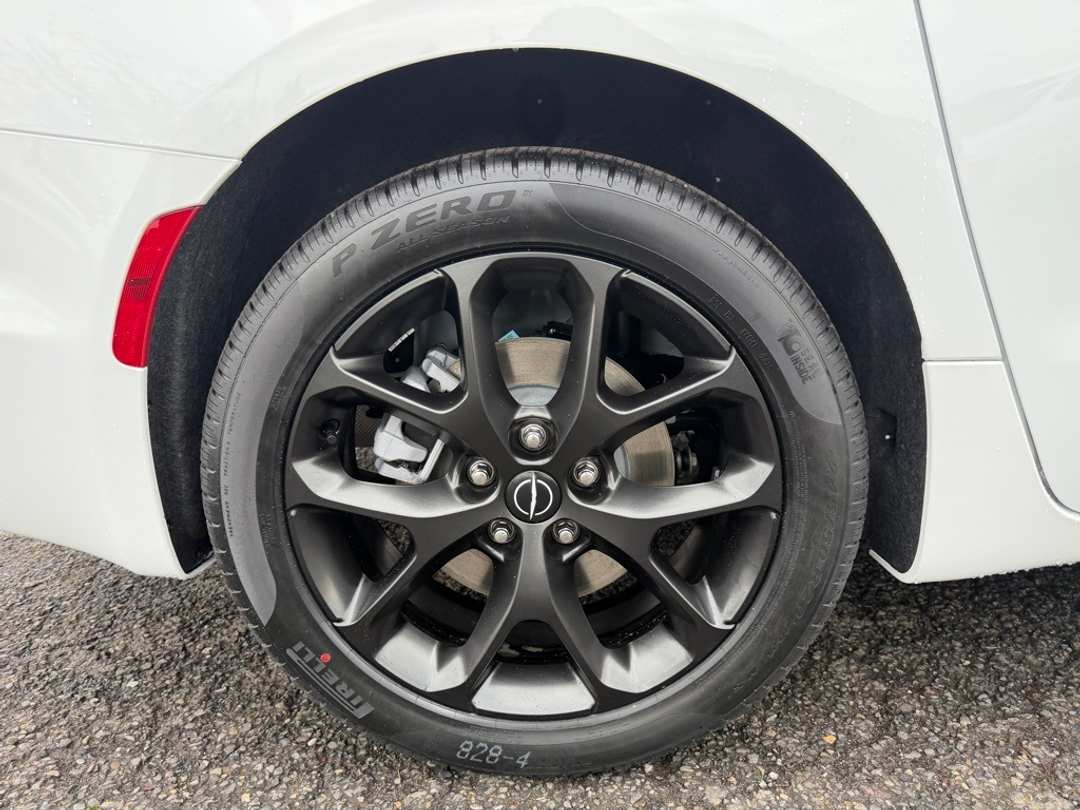 2026 Chrysler Pacifica Select - Image 10