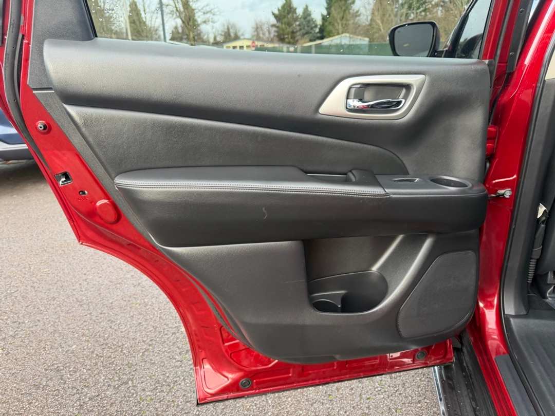 2019 Nissan Pathfinder Platinum - Image 30