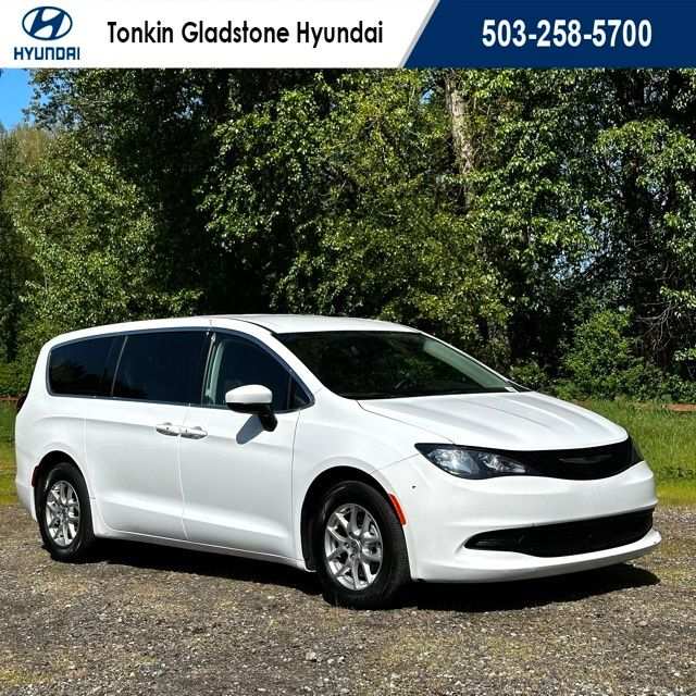 2023 Chrysler Voyager LX