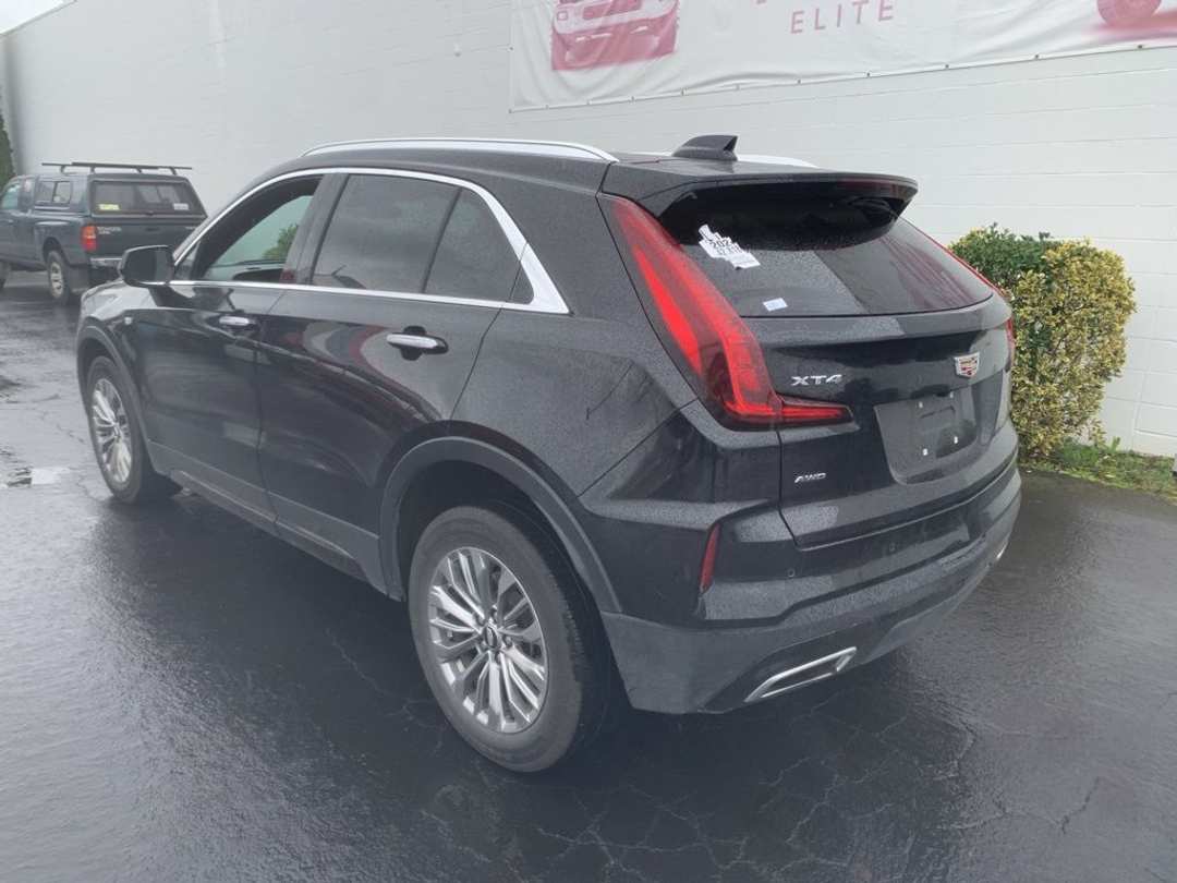 2024 Cadillac Xt4 Premium Luxury - Image 2