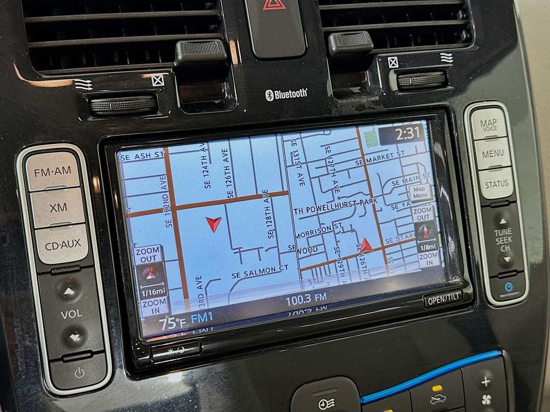 2011 Nissan LEAF SL - Image 14