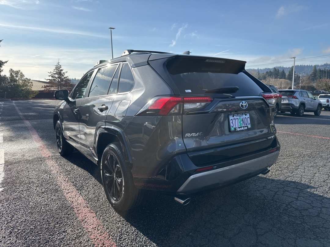 2022 Toyota Rav4 SE - Image 5