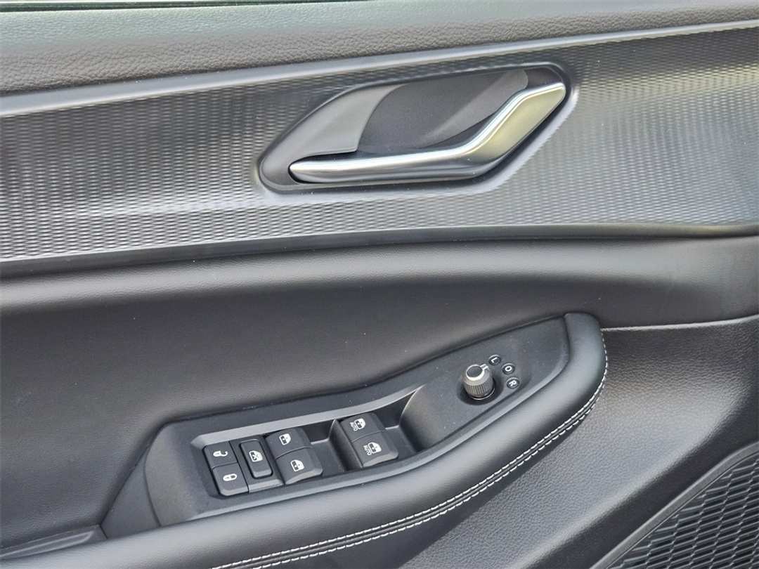 2025 Jeep Grand Cherokee L Laredo - Image 11