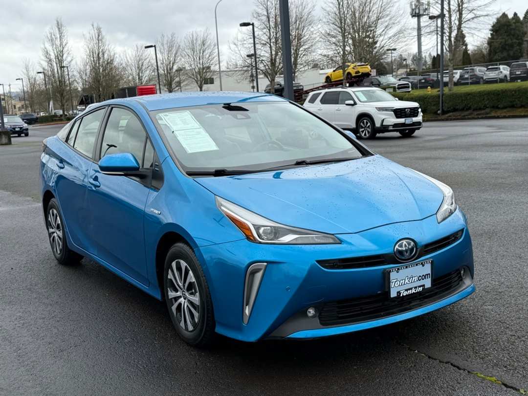 2021 Toyota Prius XLE AWDe - Image 2