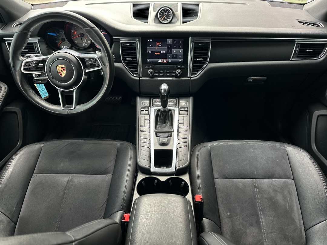 2017 Porsche Macan Base - Image 12