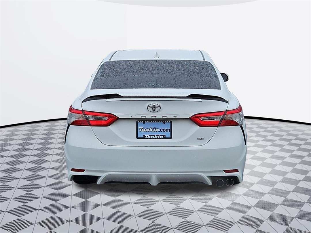 2020 Toyota Camry SE - Image 5