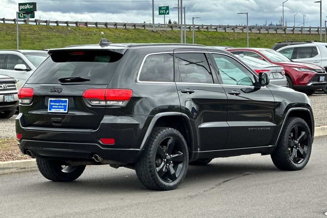 2014 Jeep Grand Cherokee Altitude - Image 3