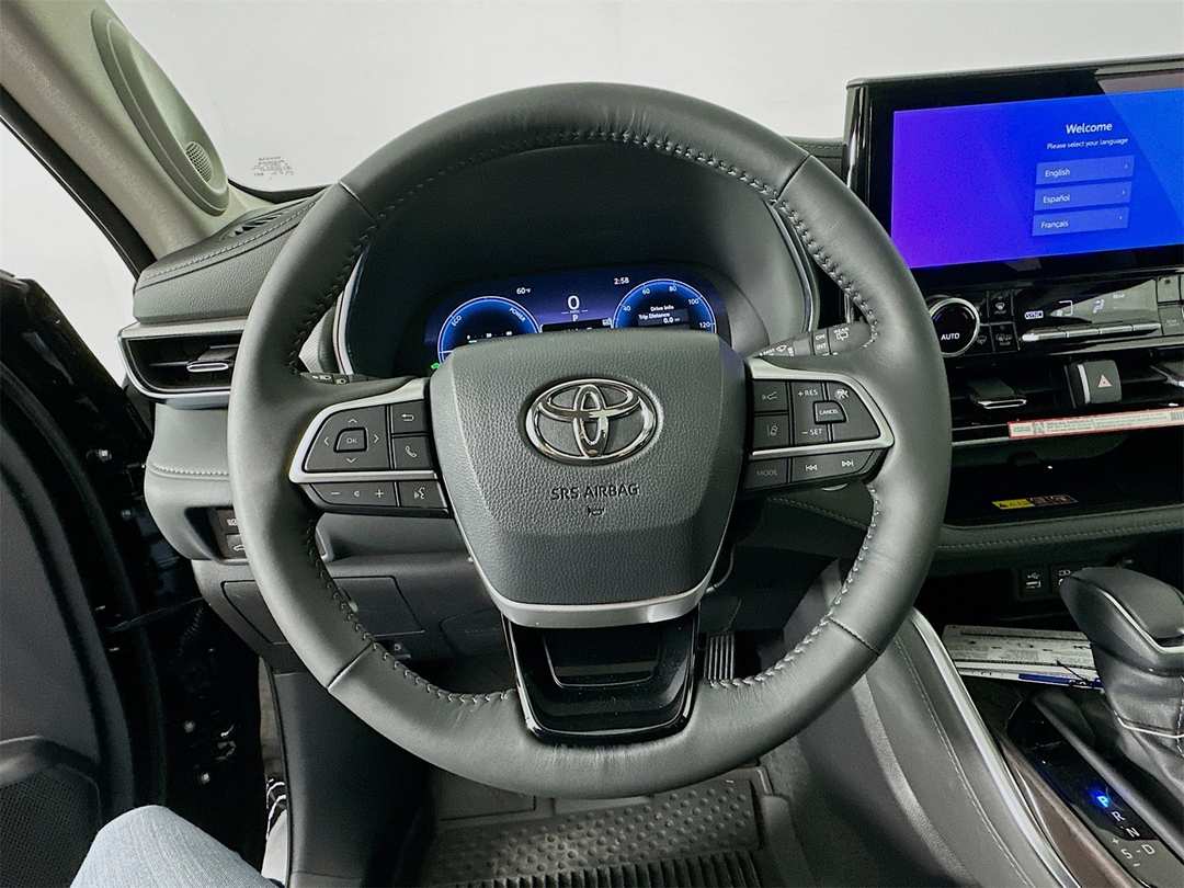 2026 Toyota Highlander Platinum - Image 11