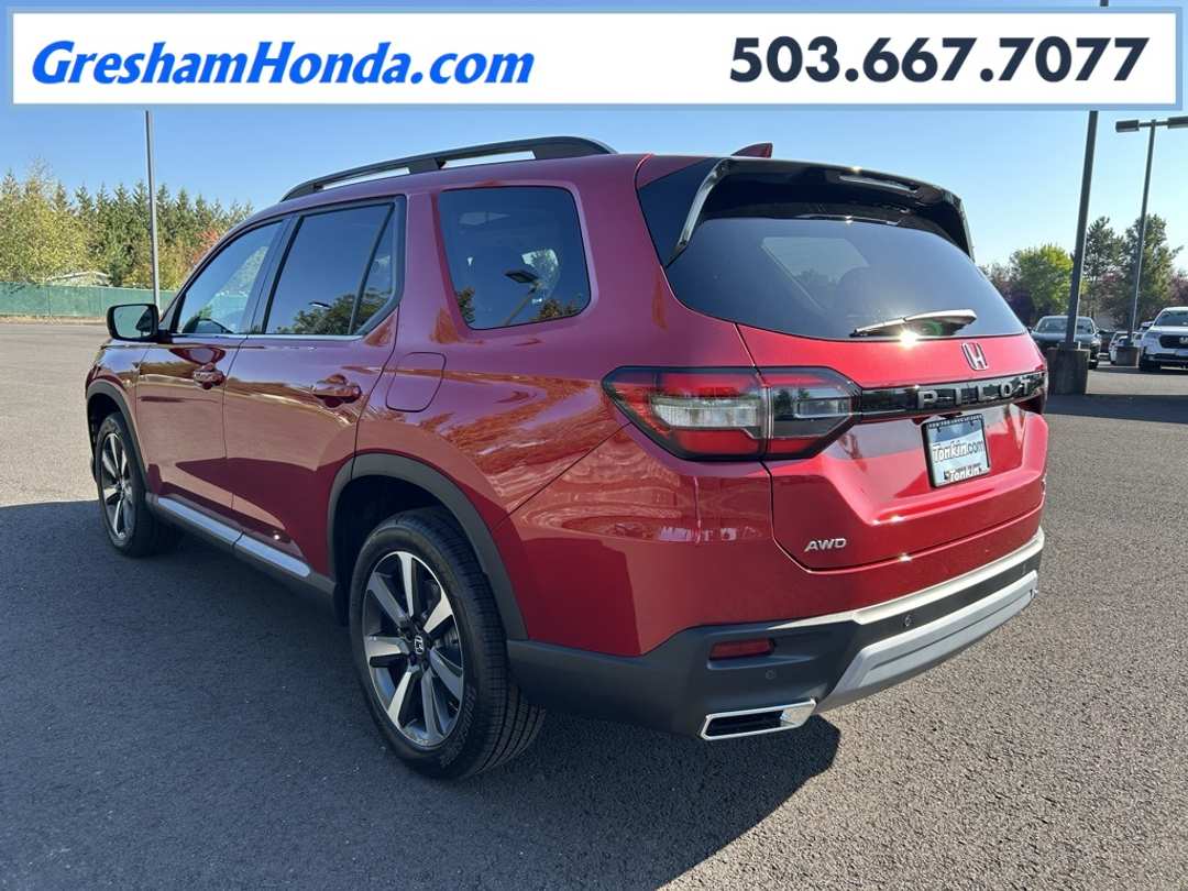 2025 Honda Pilot Touring - Image 8