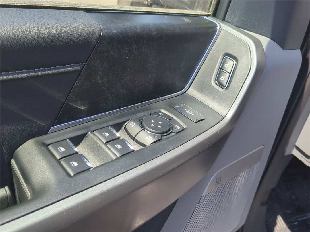 2025 Ford F-350Sd XLT - Image 10