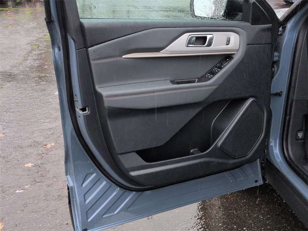 2026 Ford Explorer Active - Image 9