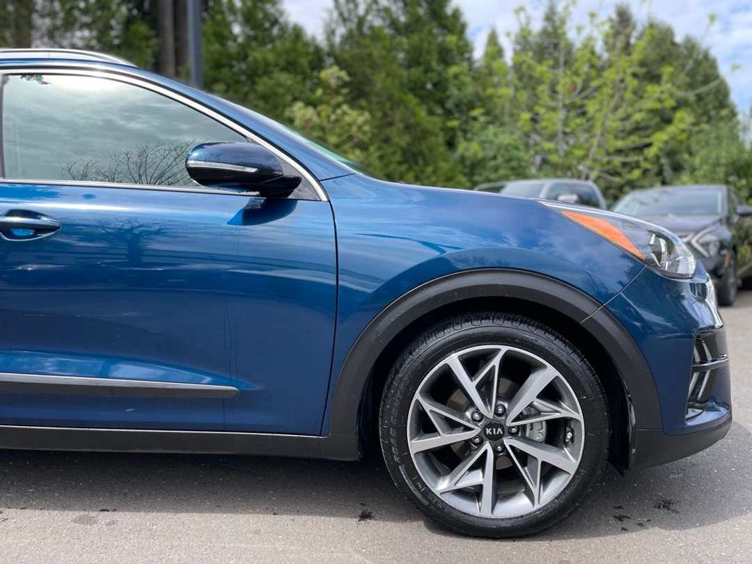 2020 Kia Niro Touring - Image 2