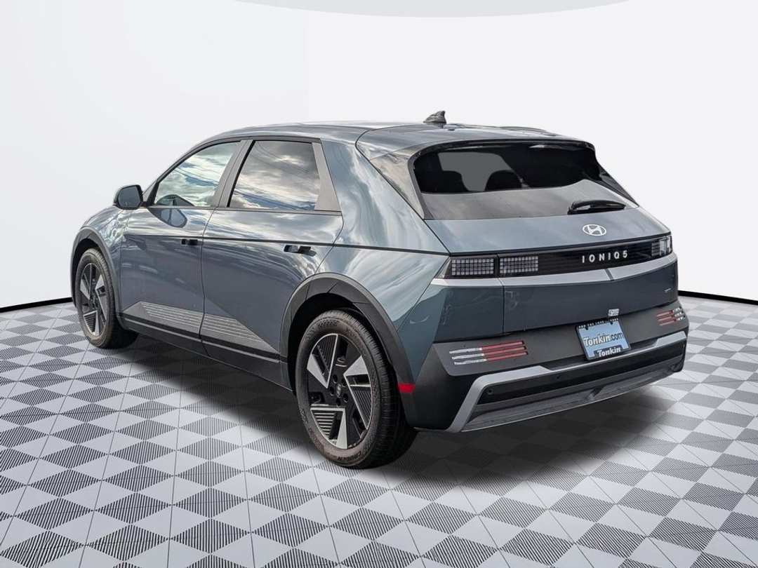 2025 Hyundai Ioniq 5 SE - Image 3