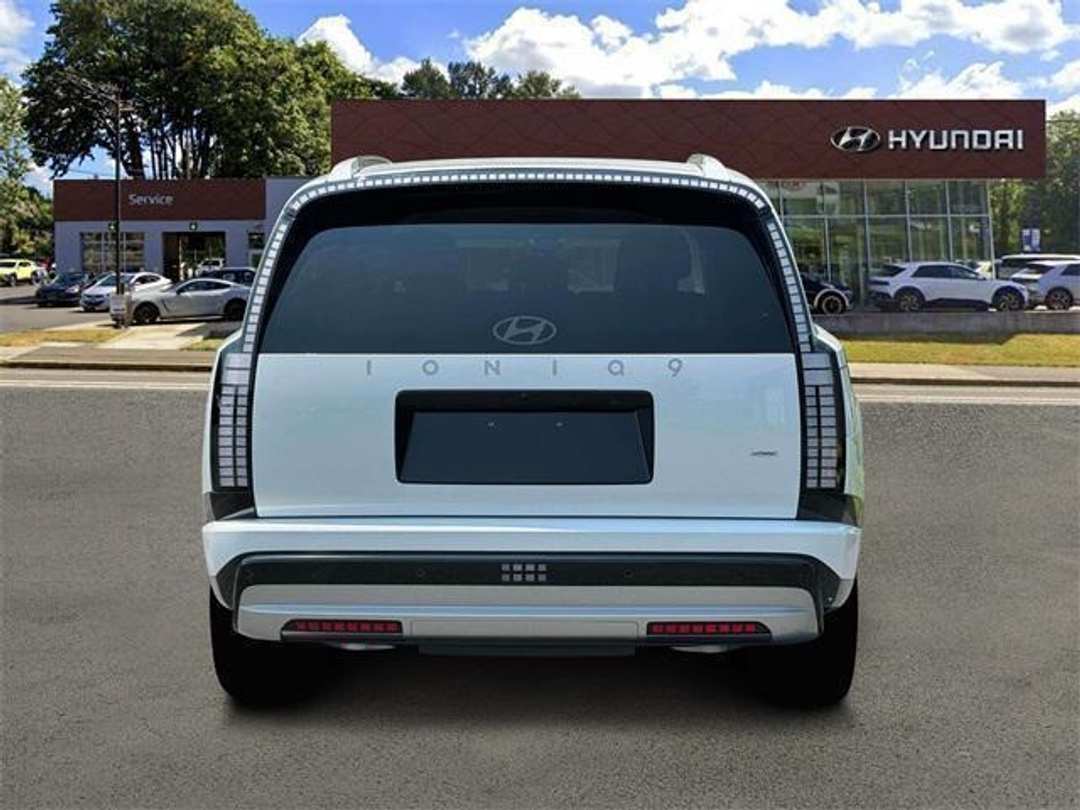 2026 Hyundai Ioniq 9 SEL - Image 6