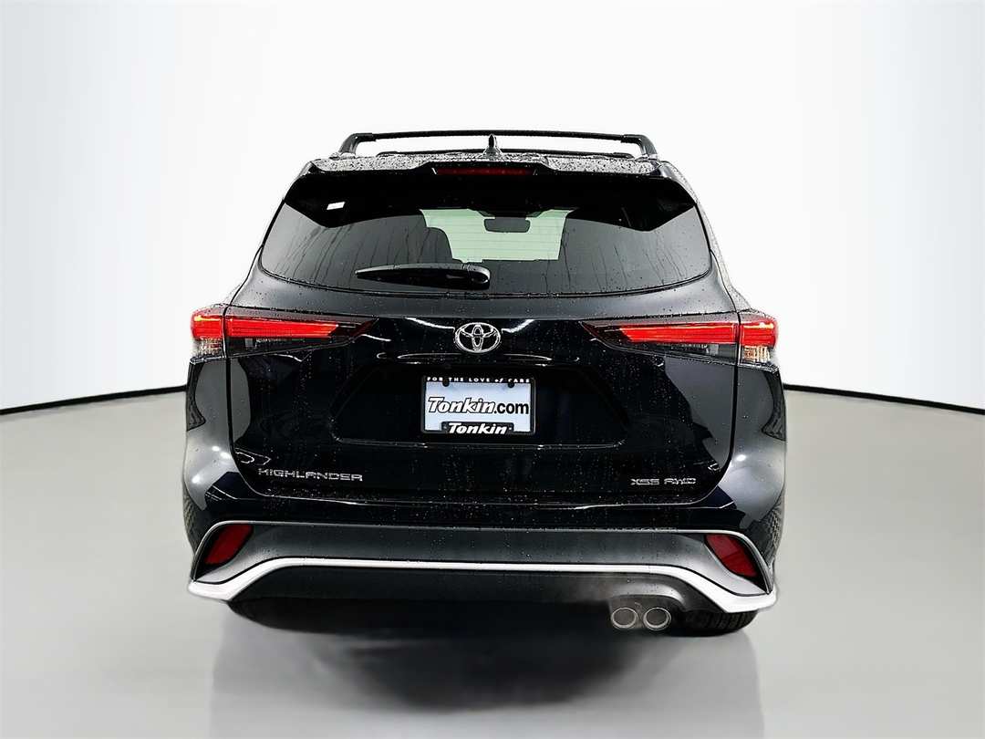 2026 Toyota Highlander XSE - Image 6