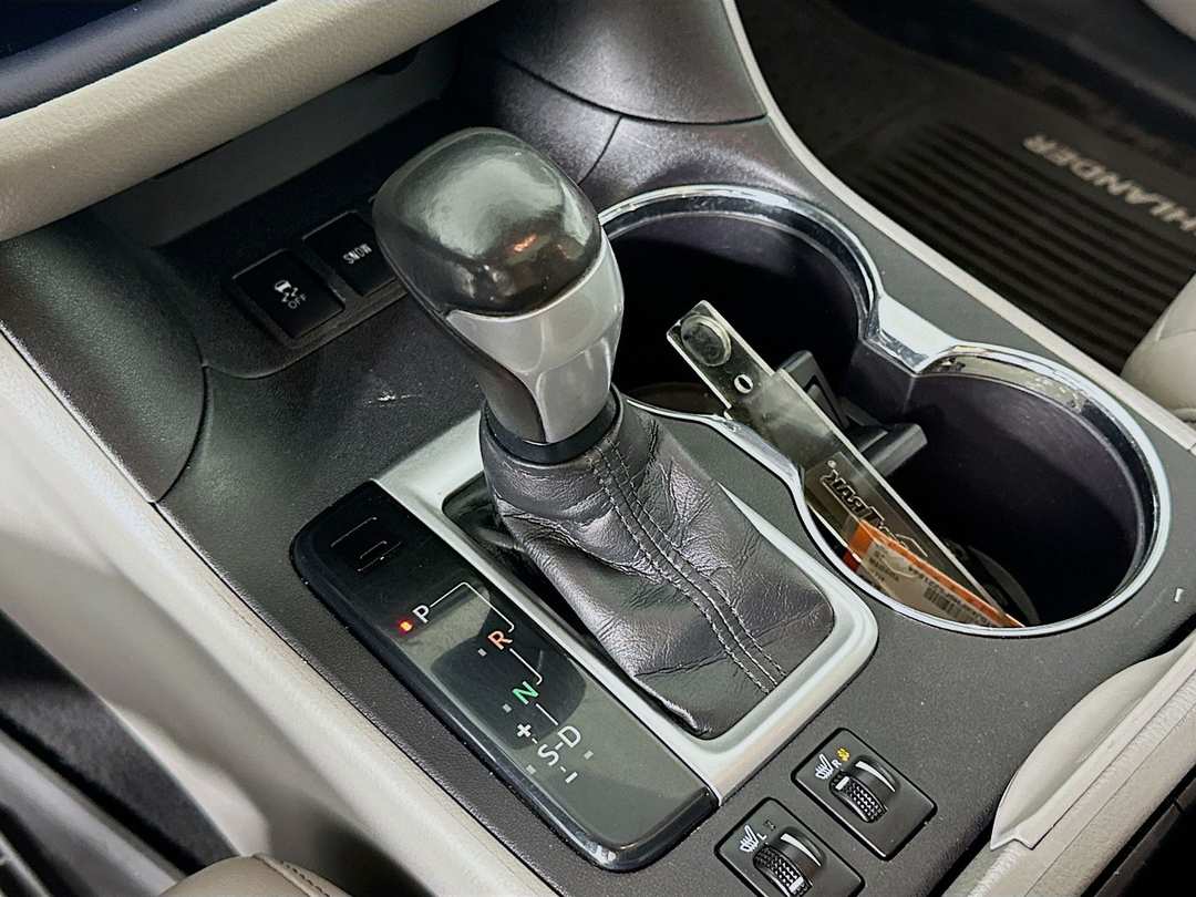 2015 Toyota Highlander XLE V6 - Image 18