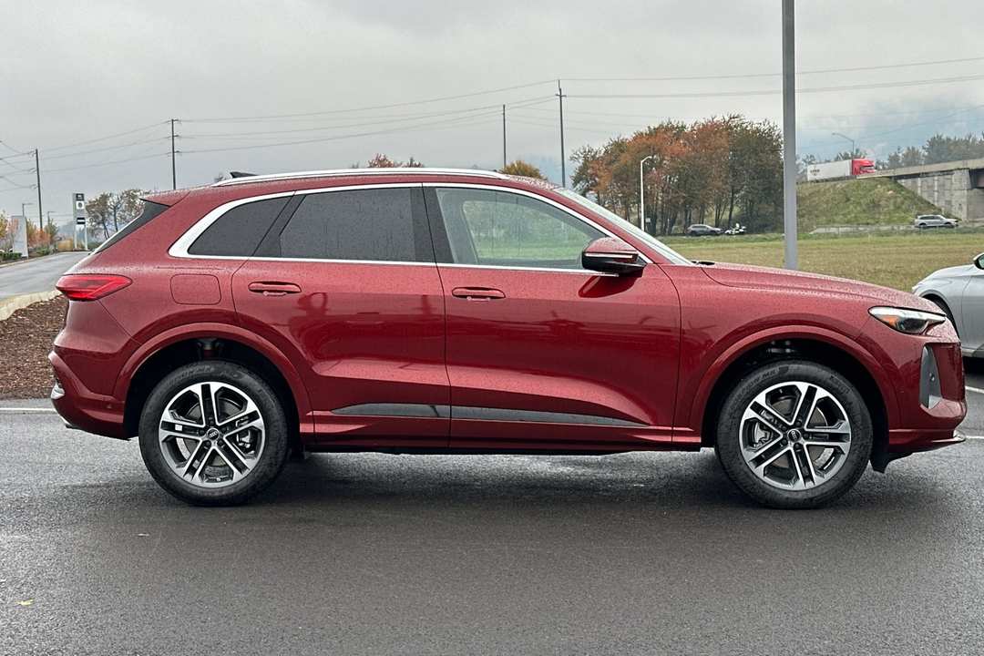 2025 Audi Q5 2.0T Premium Plus - Image 2