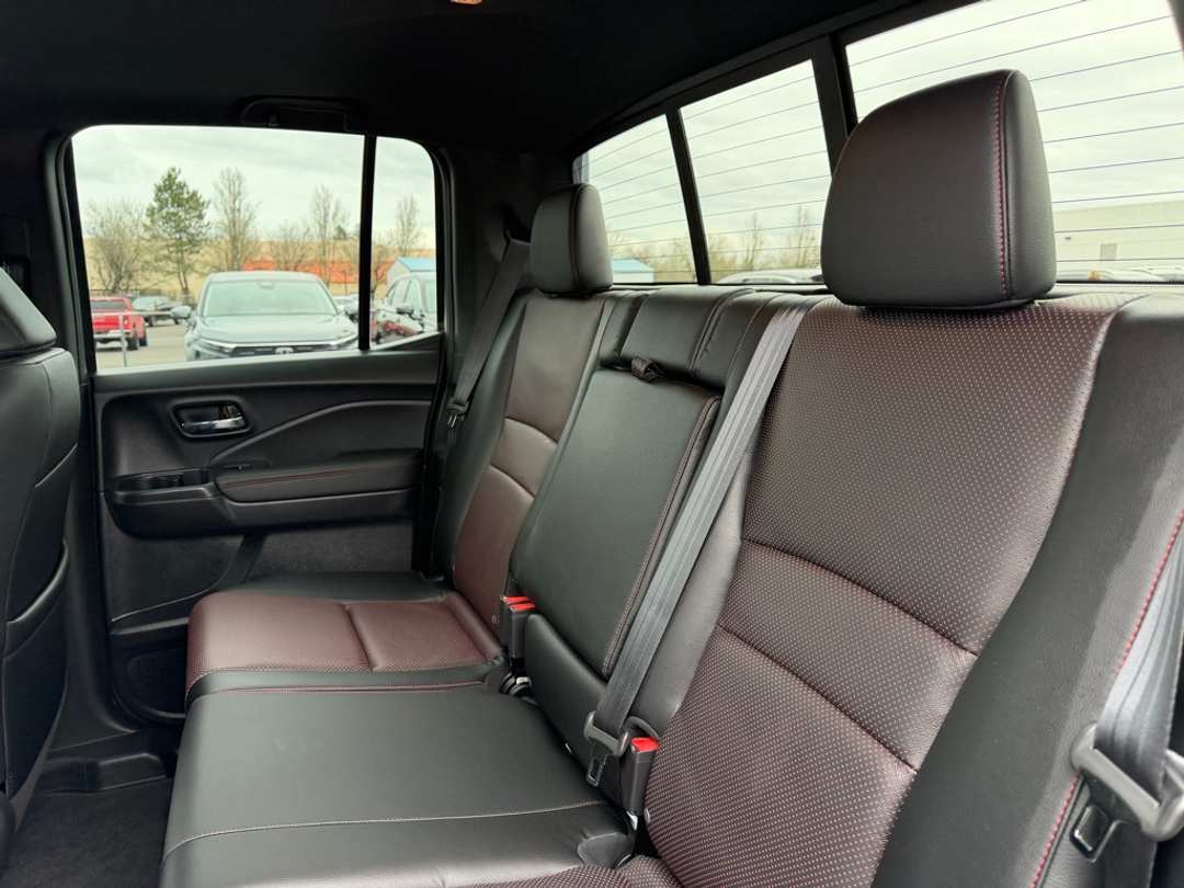 2022 Honda Ridgeline Black Edition - Image 32