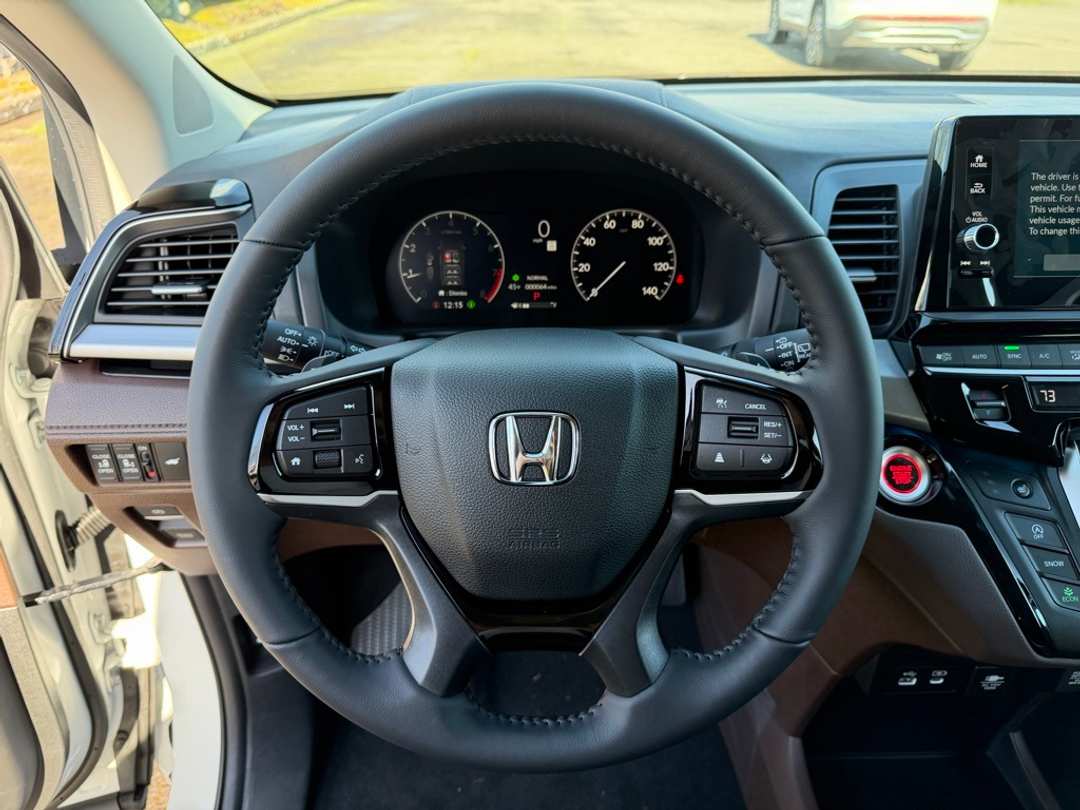 2026 Honda Odyssey Touring - Image 20