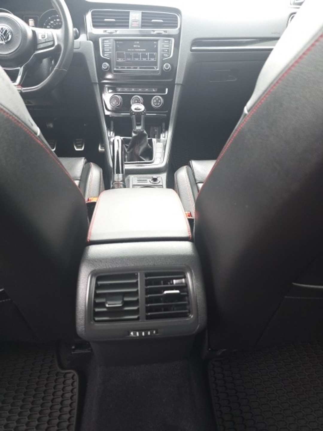 2017 Volkswagen Golf Gti SE - Image 28