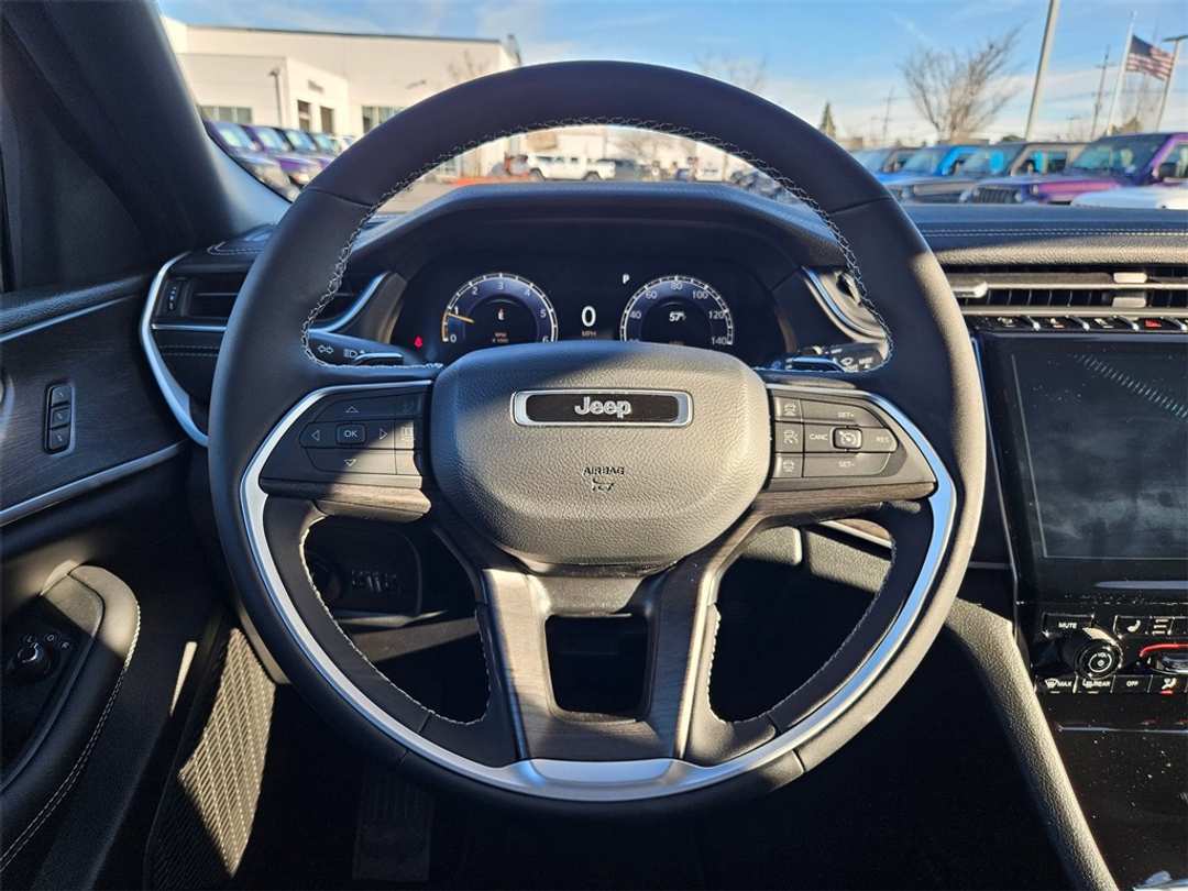 2025 Jeep Grand Cherokee Limited - Image 15